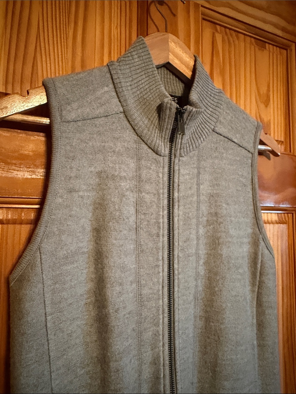 Jones New York Light Gray Wool Blend Sleeveless Zip-Front Knit Vest - Picture 3 of 7